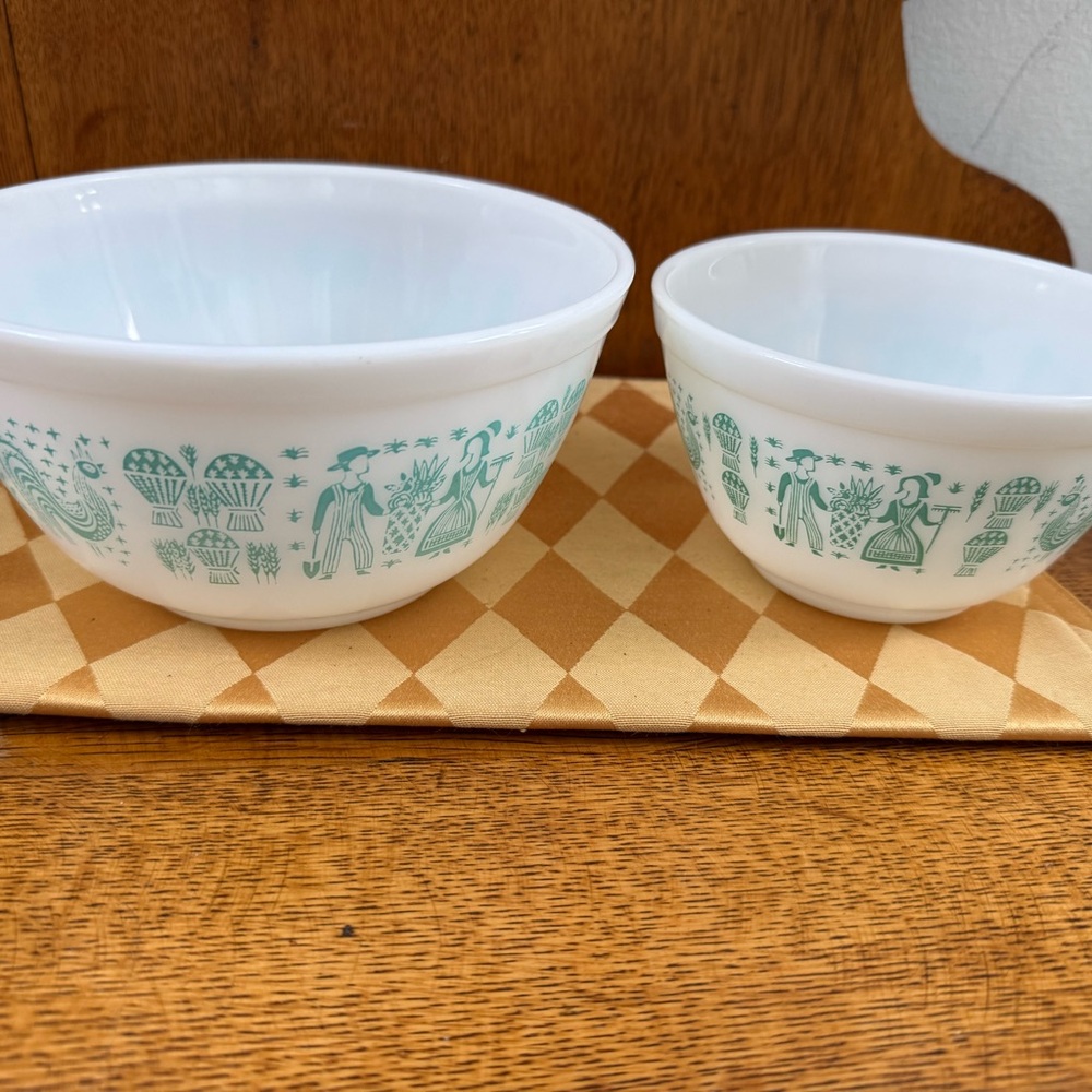 Vintage Pyrex Amish Butterprint Mixing Bowls